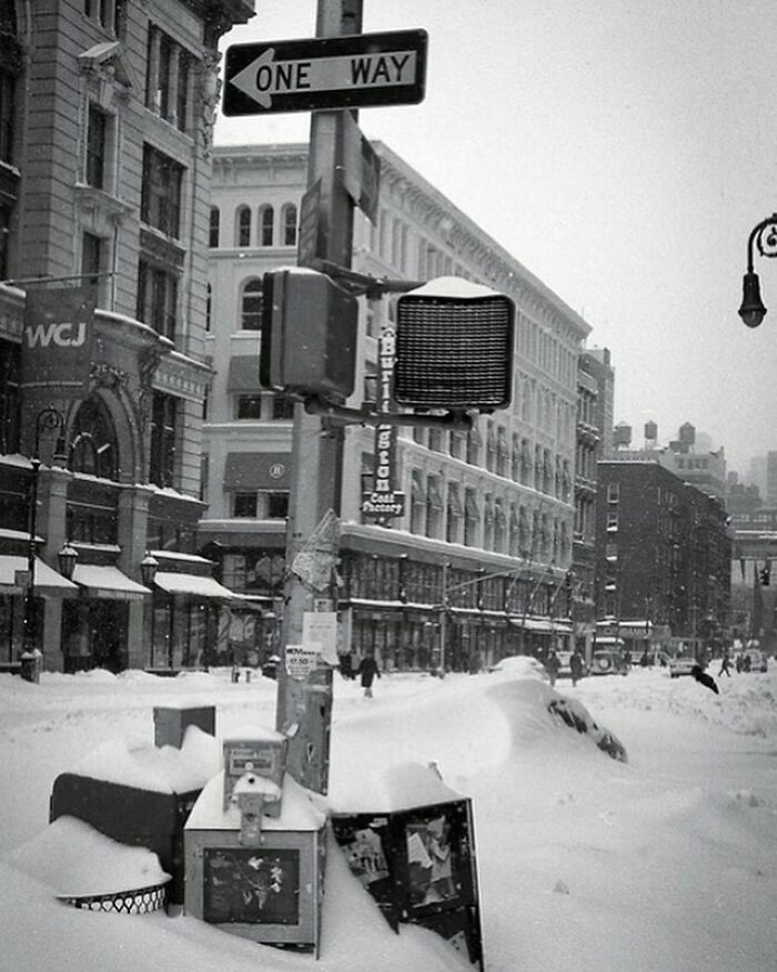 The city streets are blanketed in white after the snow storm (blizzard) of '96..