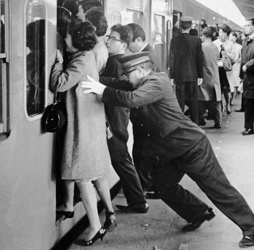 overcrowded train japan