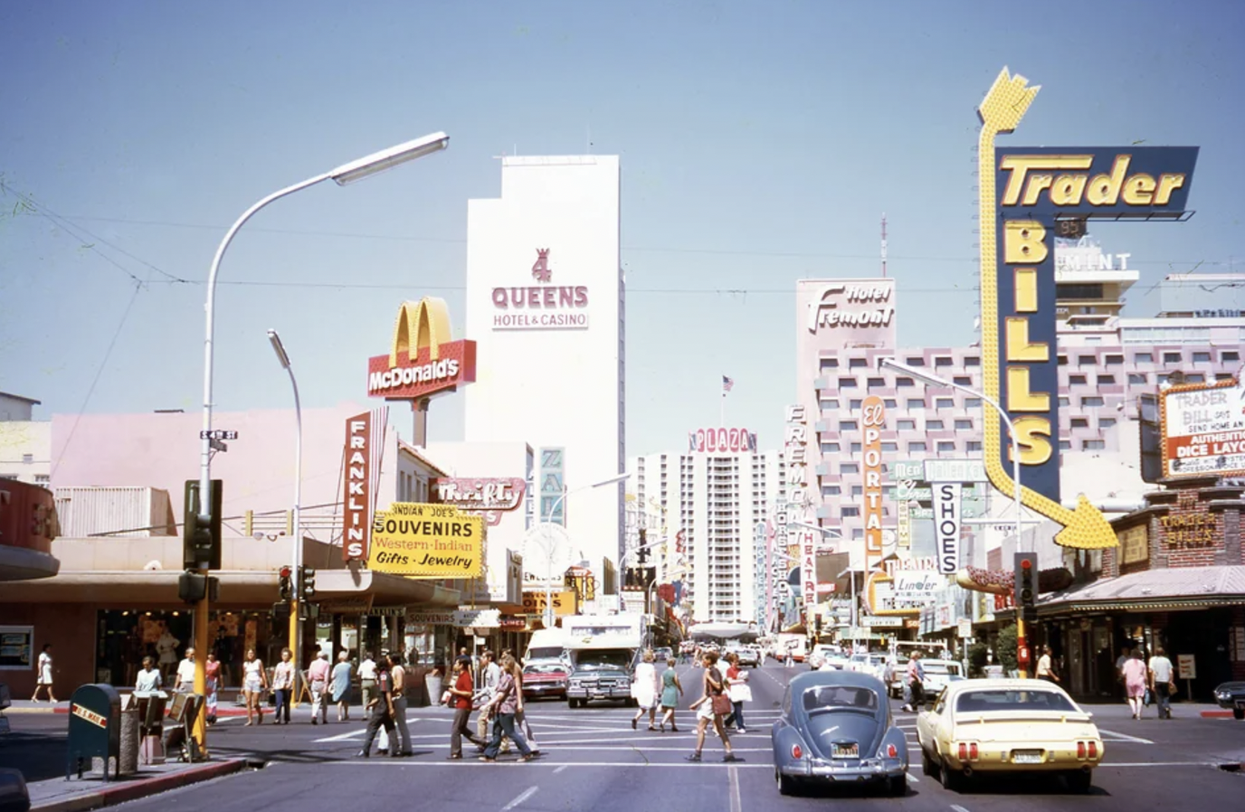 las vegas in 1971 - McDonald's Queens Hotel & Casino remont Franklins Souvenirs Western Gifts Jewelry Trader Shoes Trader Dice Layo