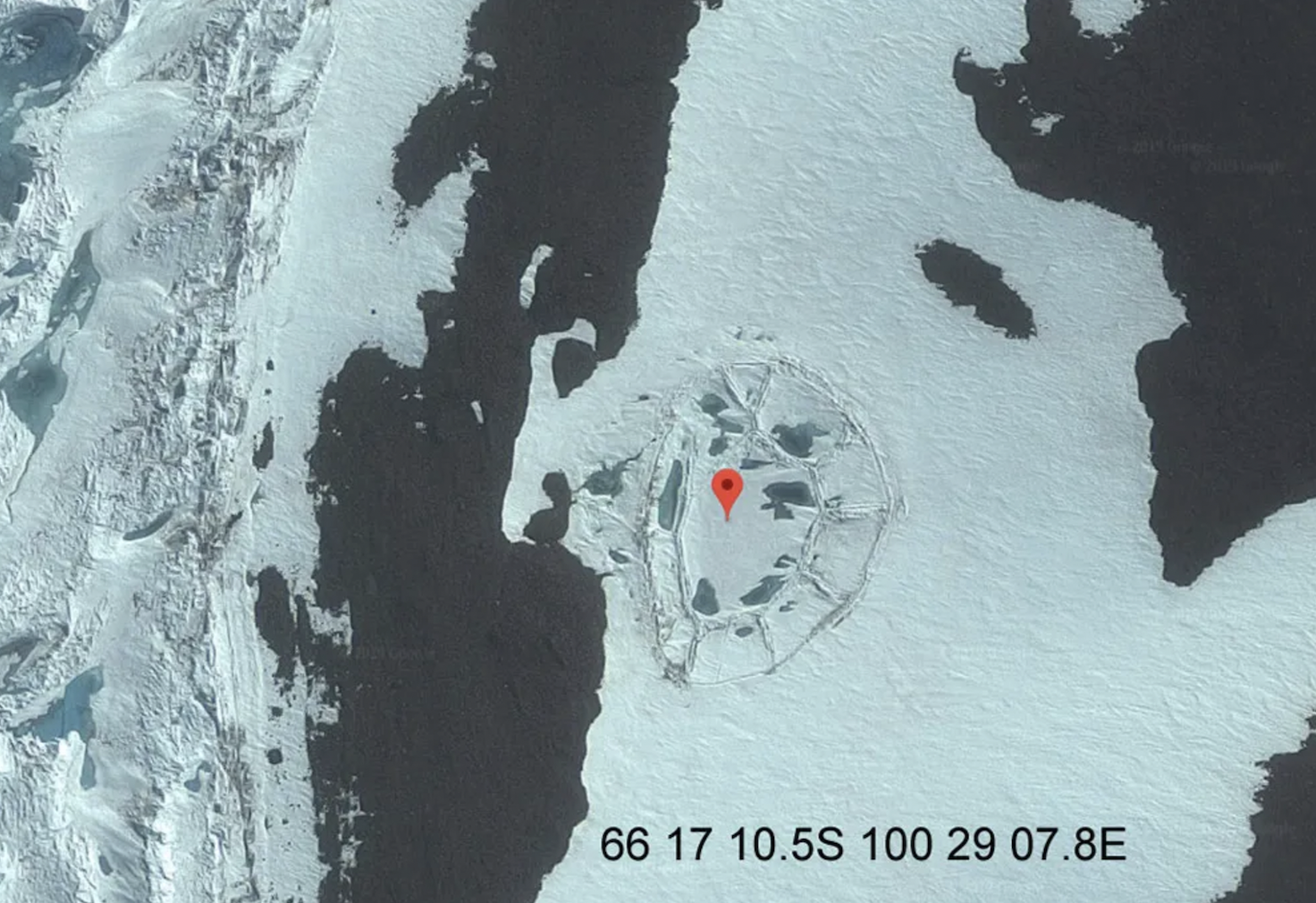 structure in antarctica - 66 17 10.5S 100 29 07.8E