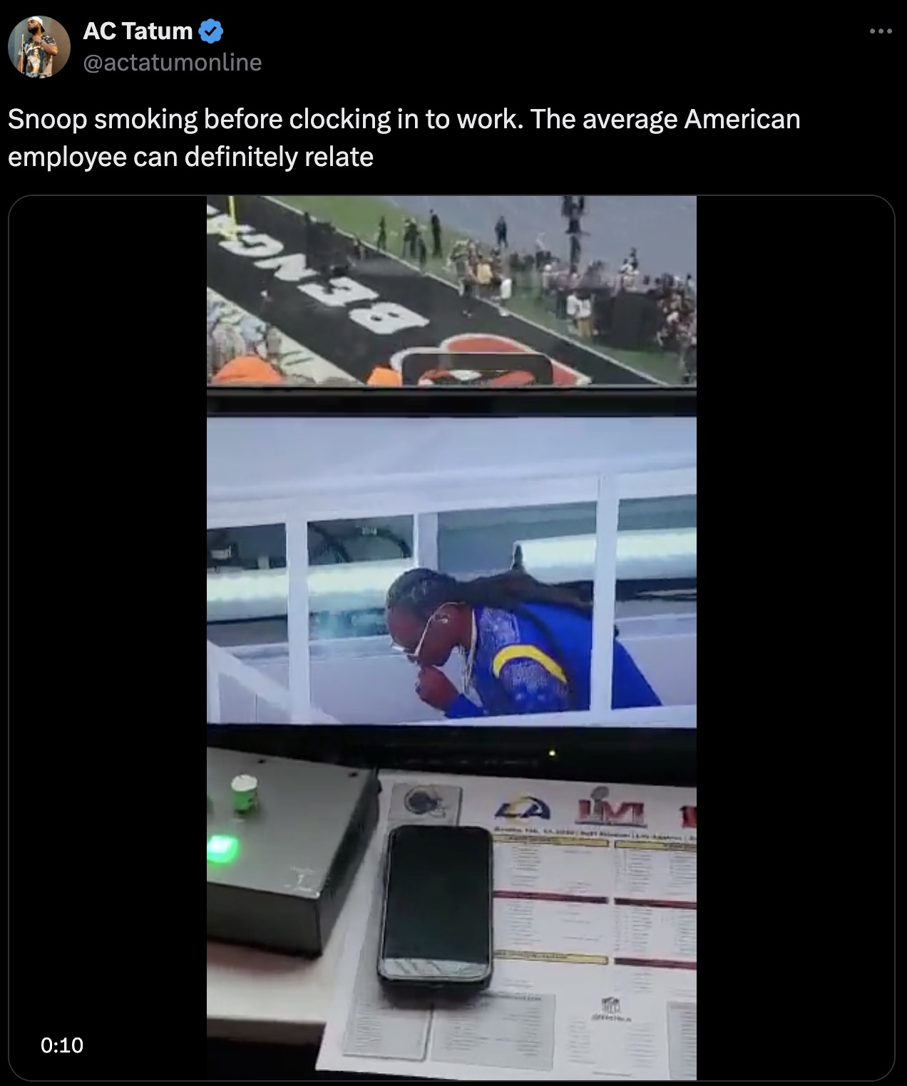 screenshot - Ac Tatum Snoop smoking before clocking in to work. The average American employee can definitely relate N38 Inicio