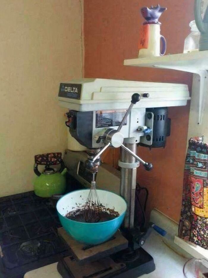 Turn that old drill press into a blender.