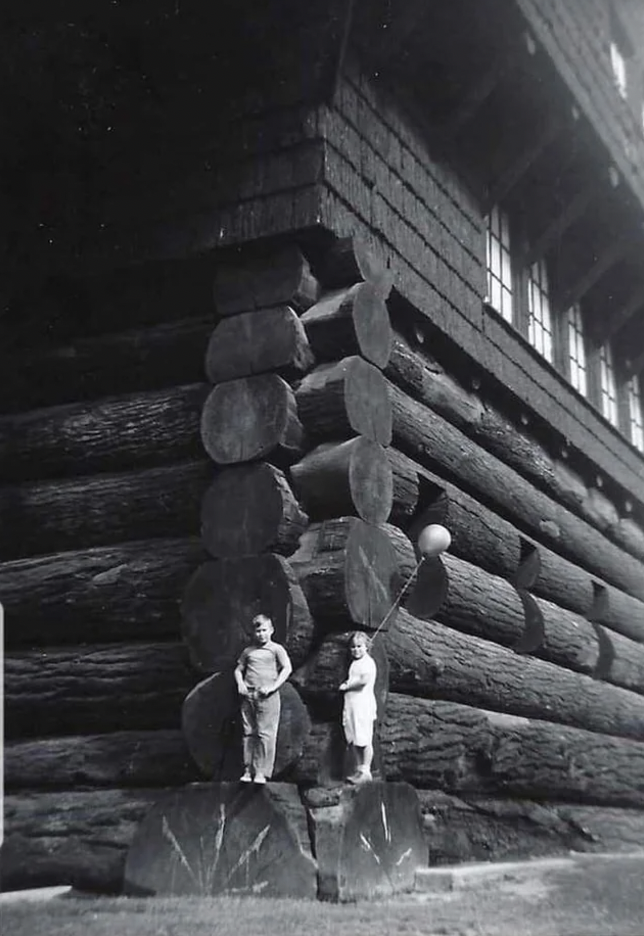 world's biggest log cabin