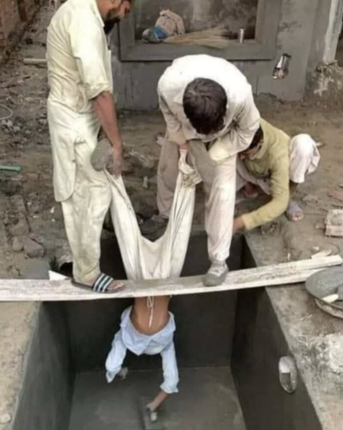 funny construction work in pakistan