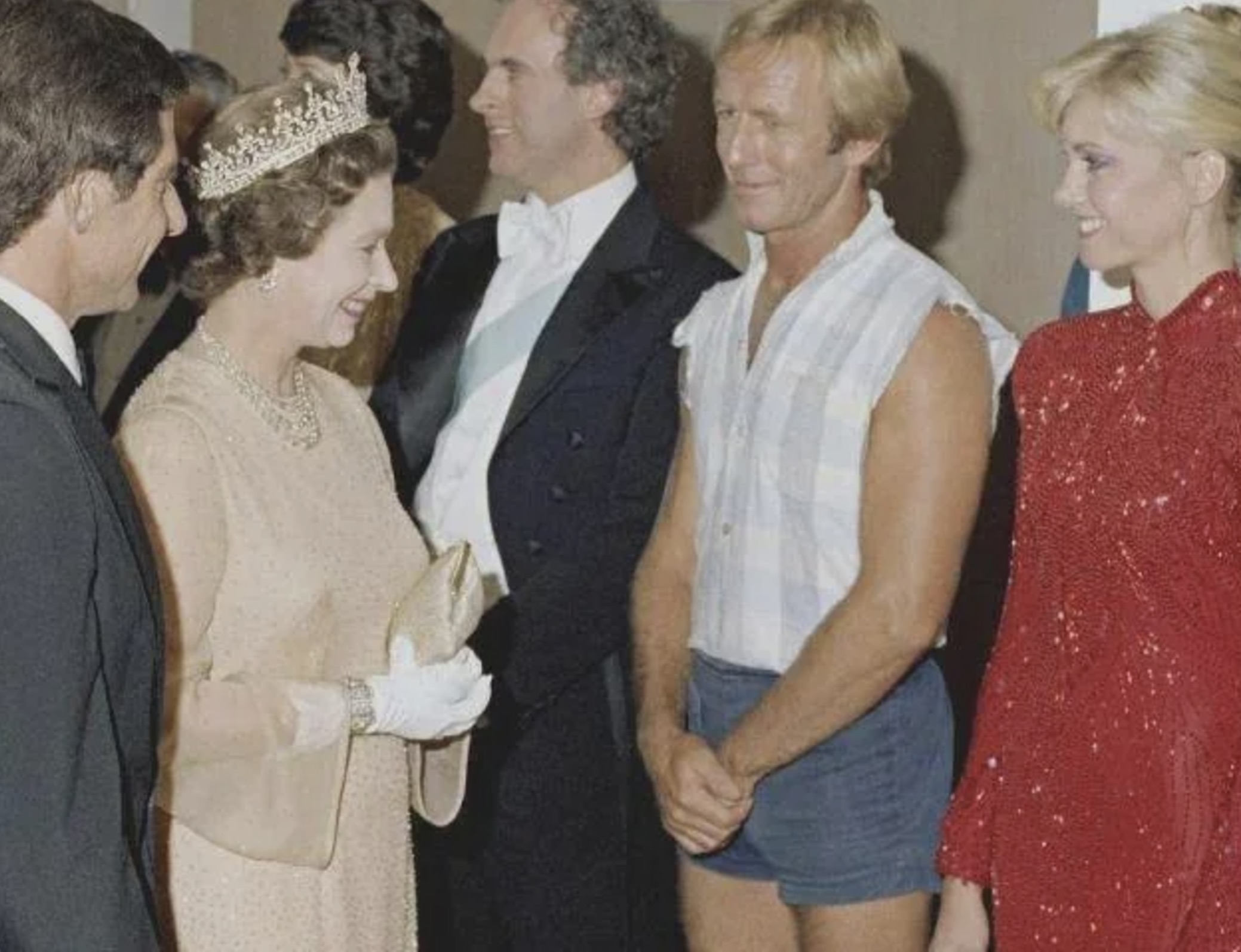 paul hogan meets the queen