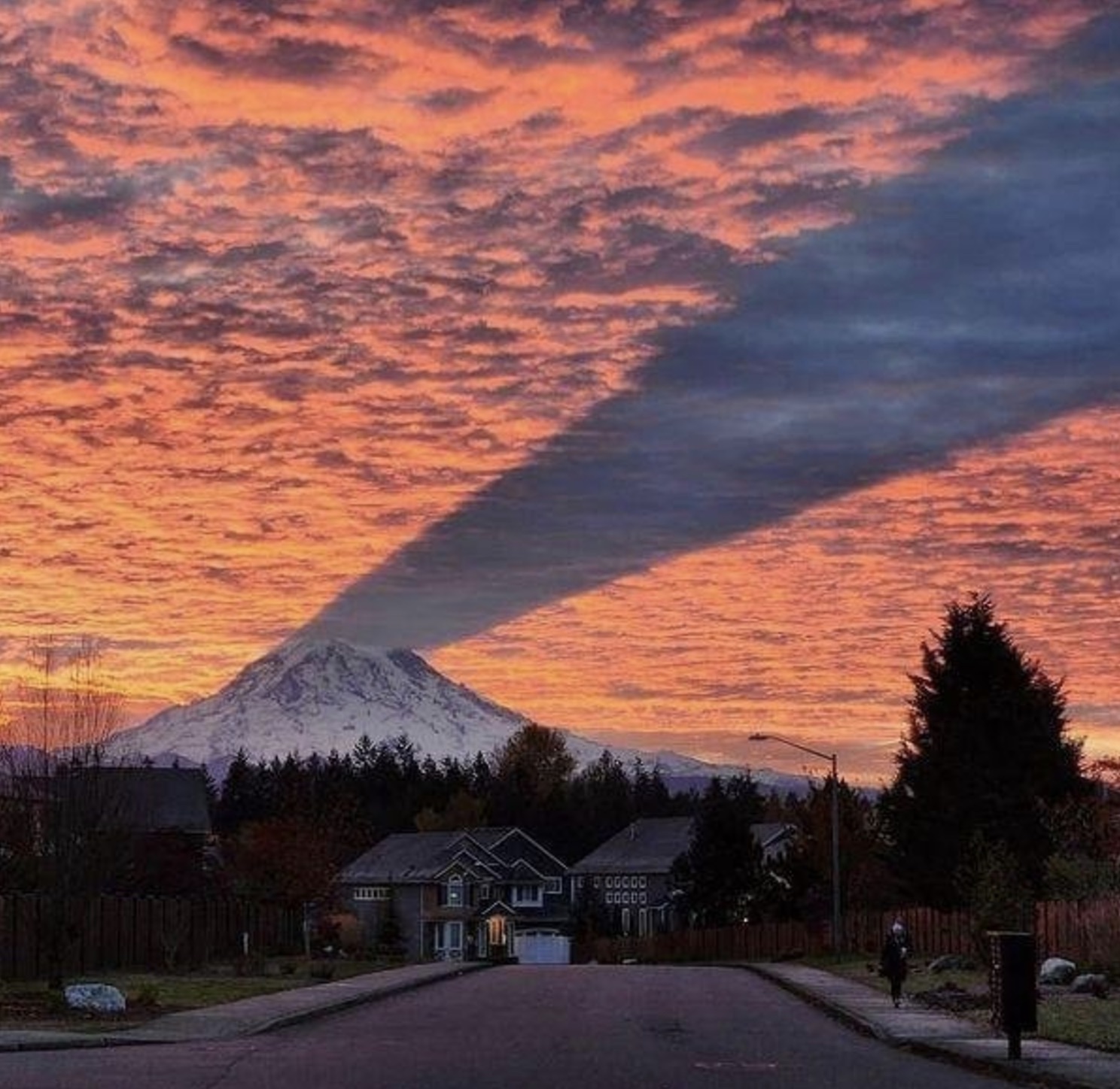 mount rainier shadow - 0 00000 Goodd