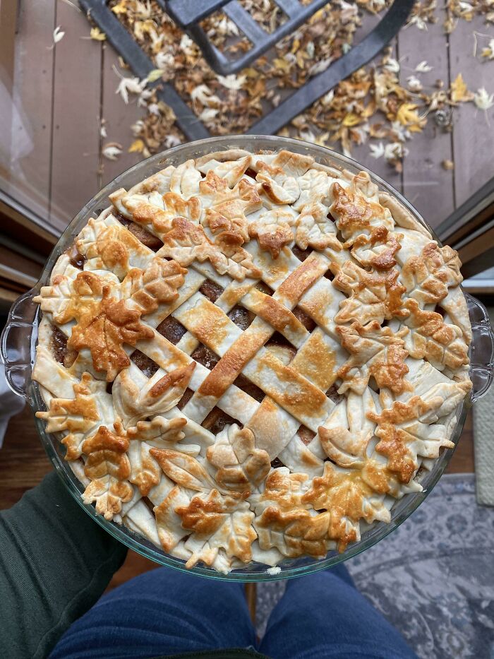 Nothing beats an apple pie complete with a 'fall scene'.