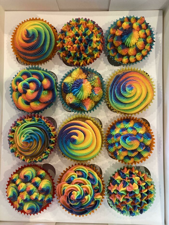 These tie-dye cupcakes are trippy and tastey.