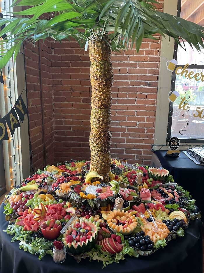 The final boss of Edible Arrangements.