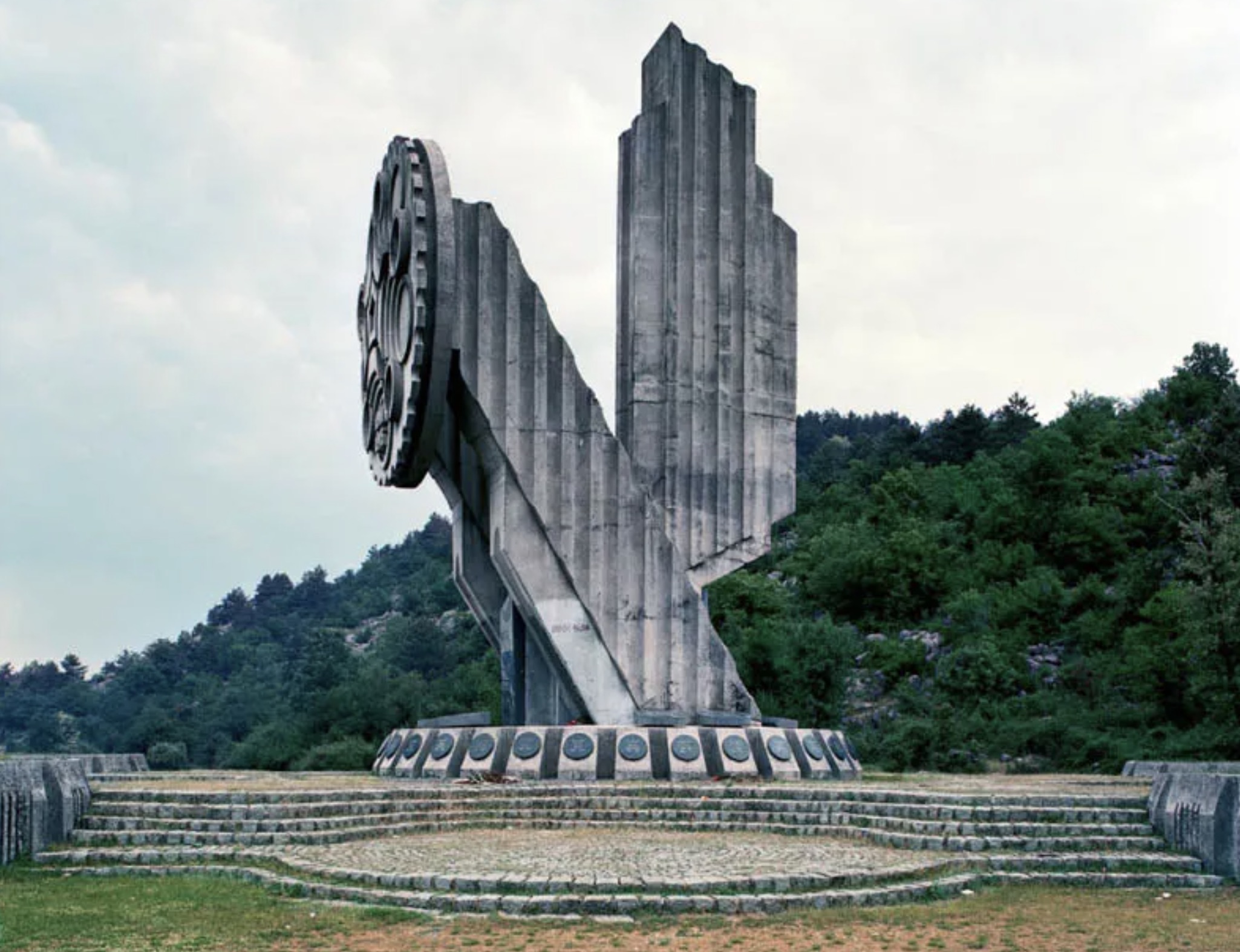 war monument yugoslavia