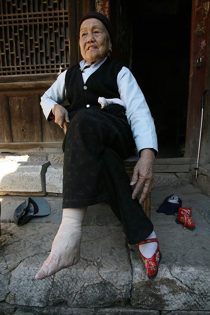 bound feet china