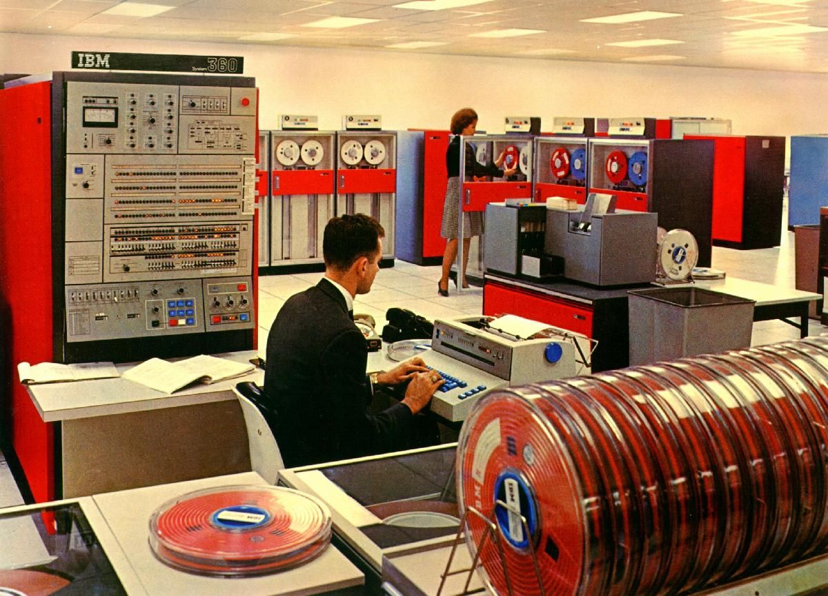 29 Giant Room-Sized Computers That Couldn’t Even Run ‘Pac-Man’