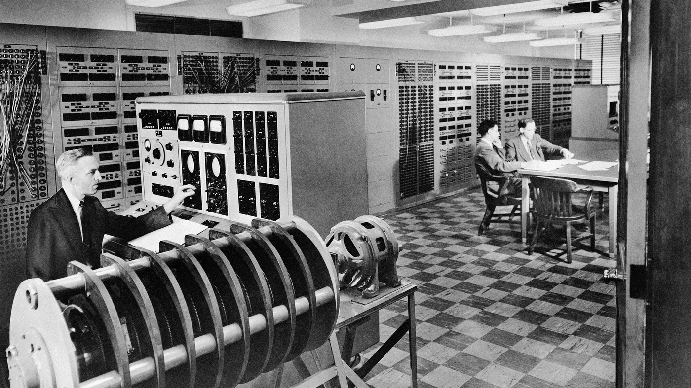 29 Giant Room-Sized Computers That Couldn’t Even Run ‘Pac-Man’