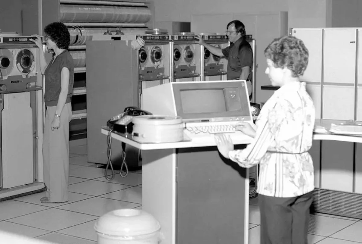 29 Giant Room-Sized Computers That Couldn’t Even Run ‘Pac-Man’