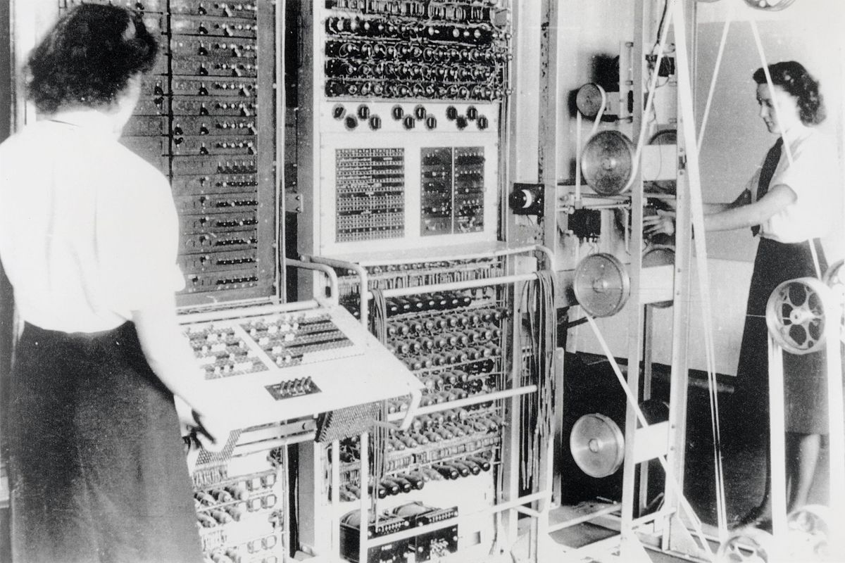 29 Giant Room-Sized Computers That Couldn’t Even Run ‘Pac-Man’