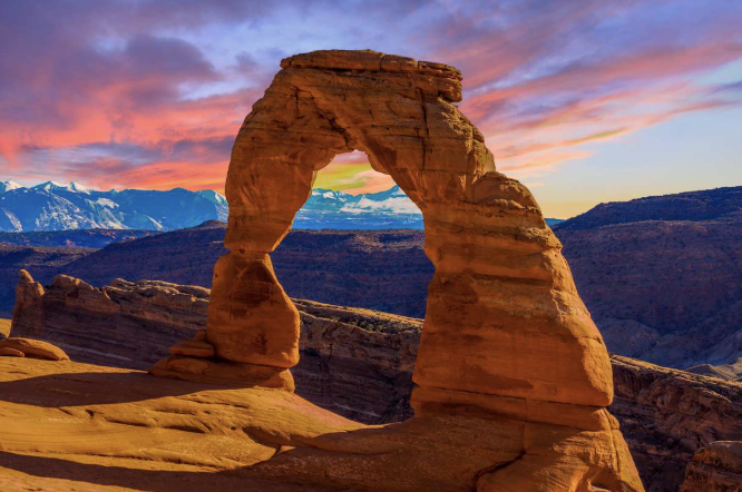 sunset delicate arch