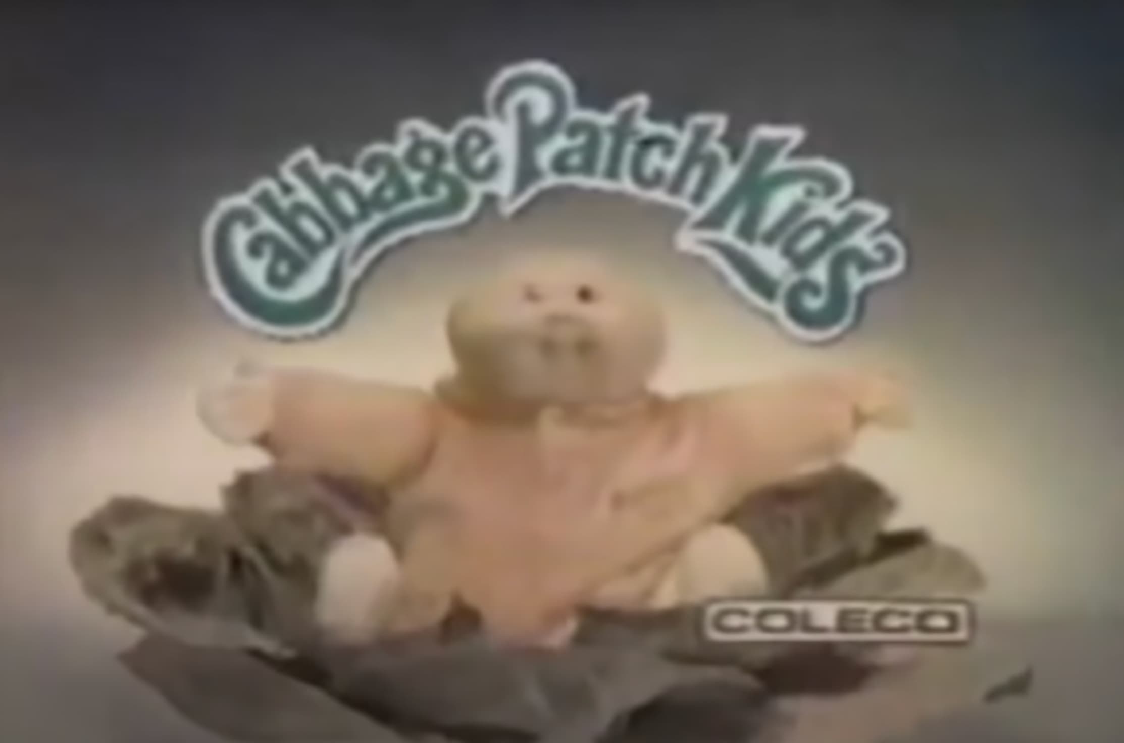 10 Photos Remembering When The Cabbage Patch Kids Incited A Riot In ...