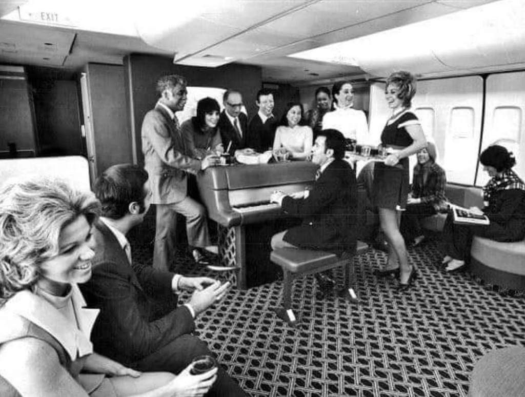 piano bar on plane - Exit