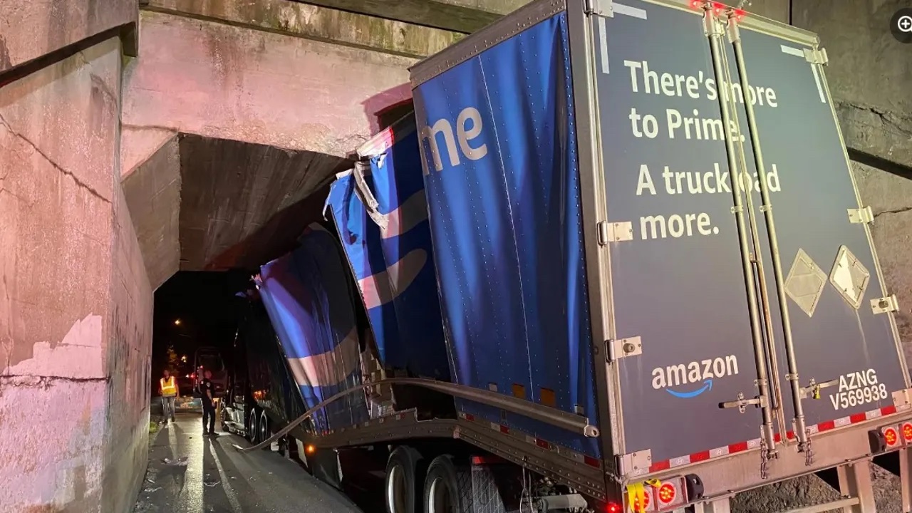 23 Truck Drivers Who Swore They Could Fit Under That Bridge