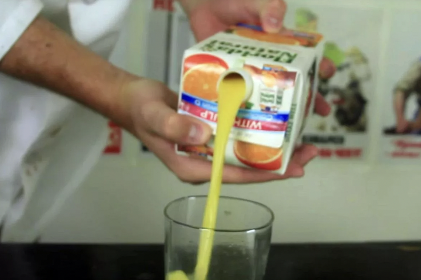 correct way to pour juice - With Jlp