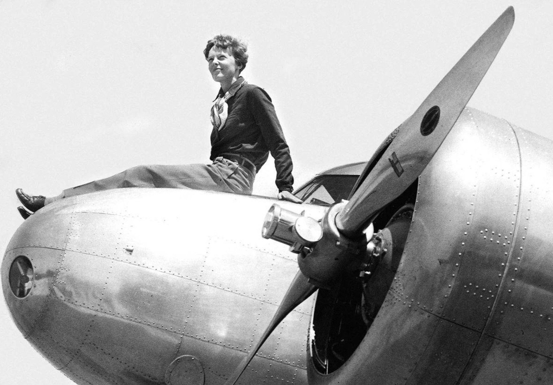 airplane amelia earhart