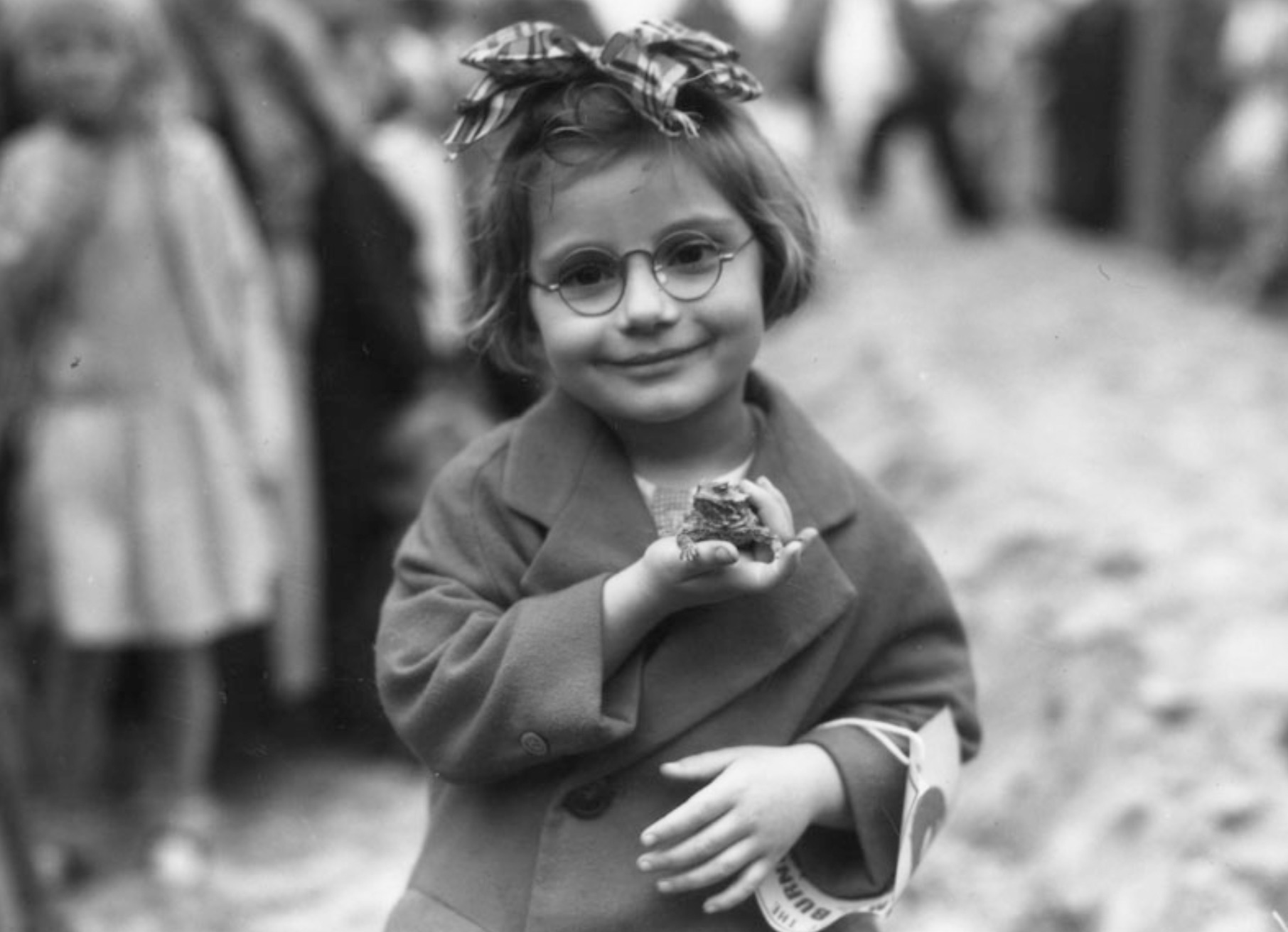 little girl and her pet toad - Thi Burn