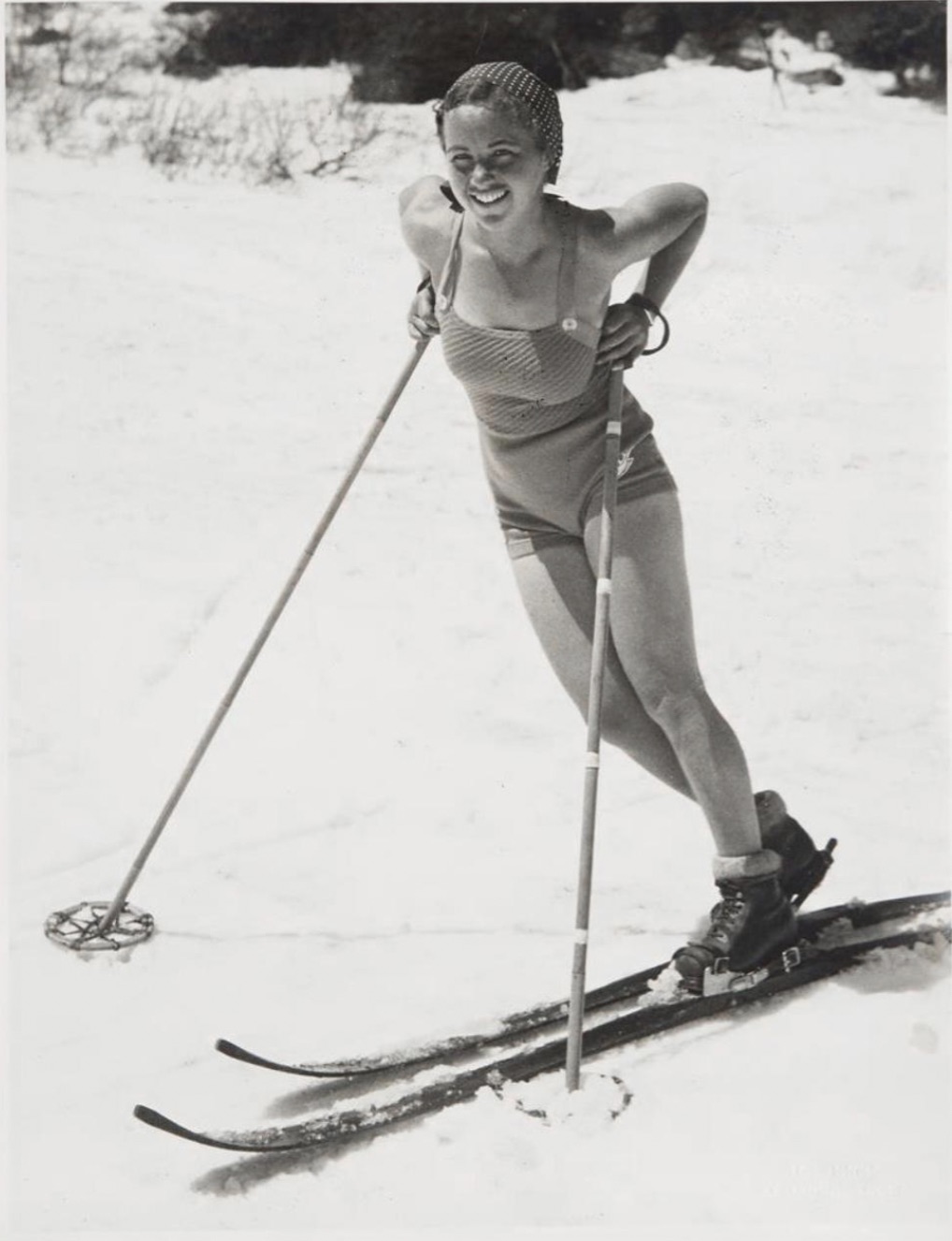 vintage ski girls