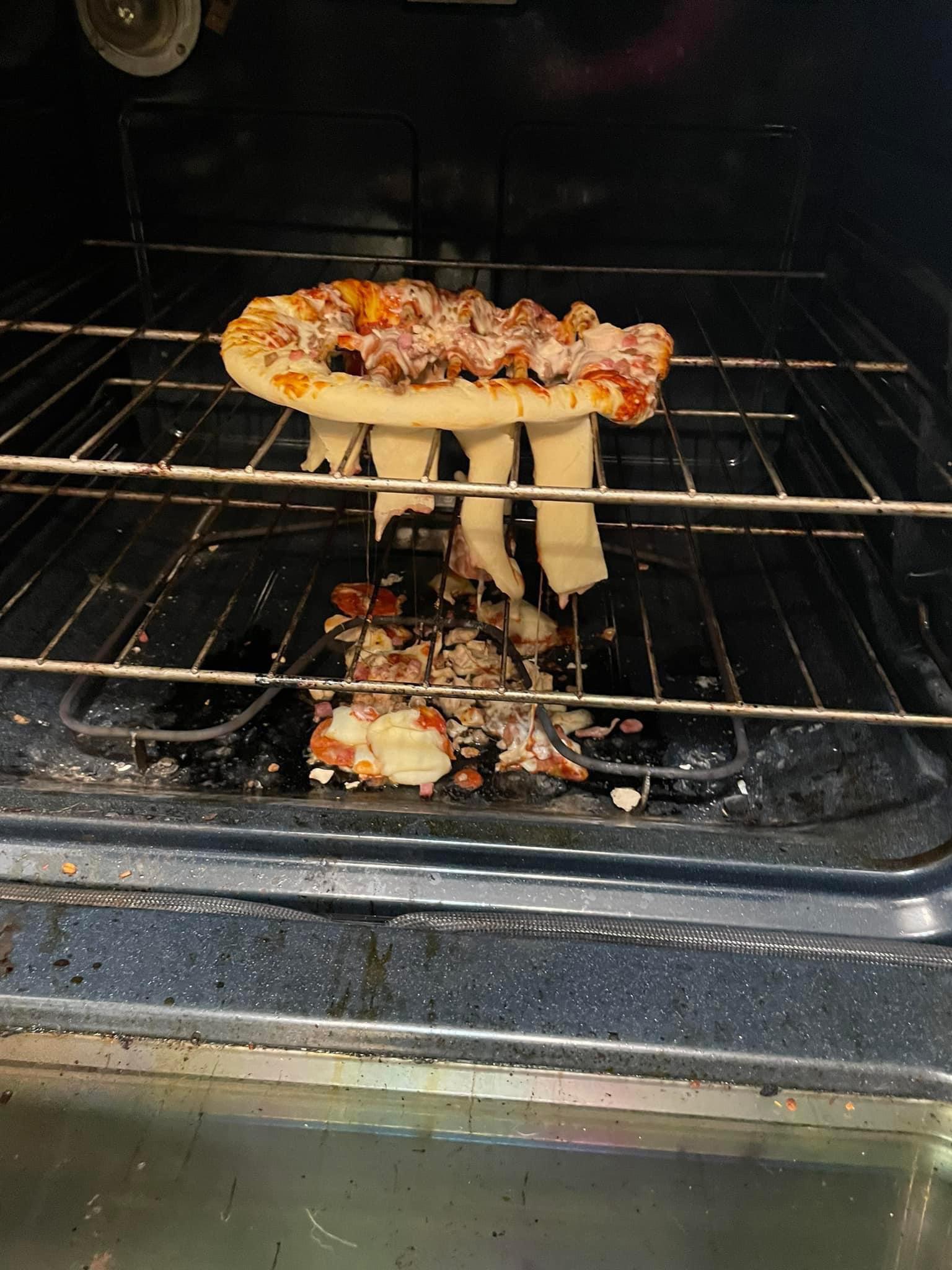 28 Pizza Disasters We Wouldn’t Wish On Our Worst Enemies