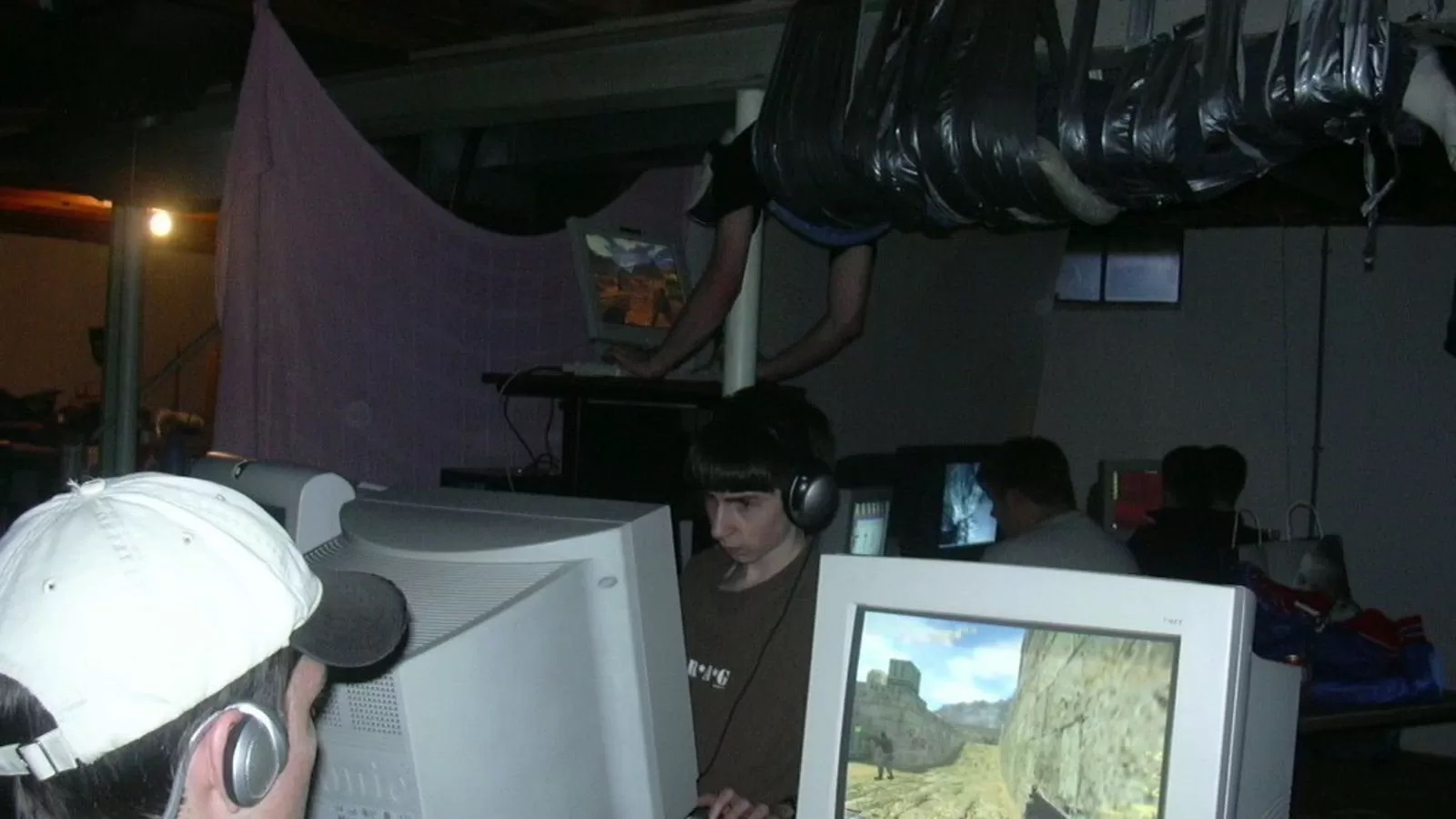 30 Pictures of LAN Parties You Can Smell