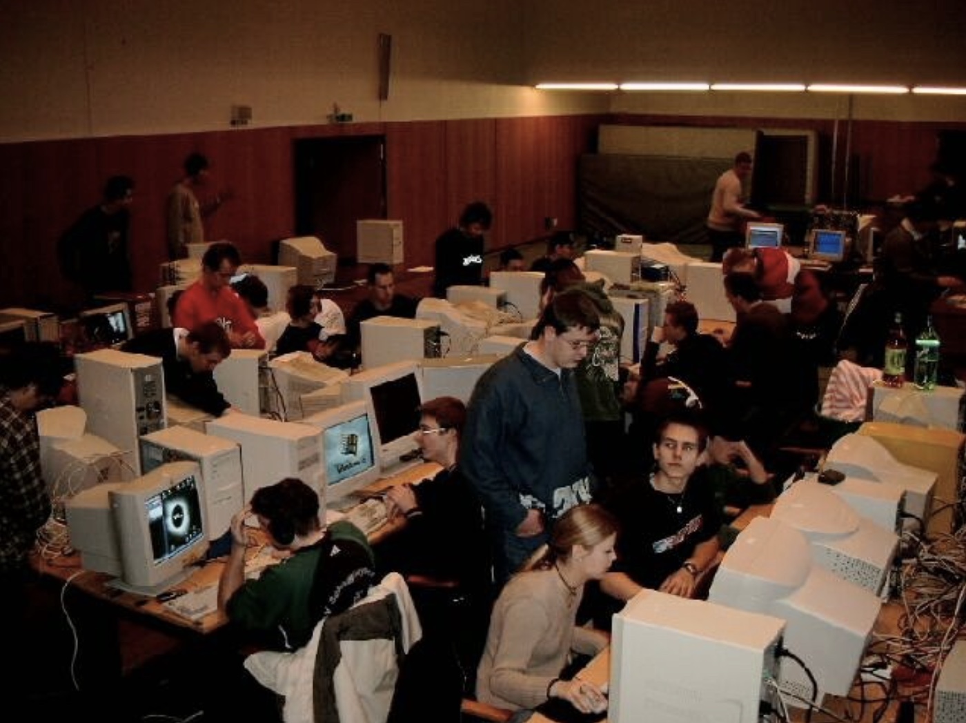 30 Pictures of LAN Parties You Can Smell