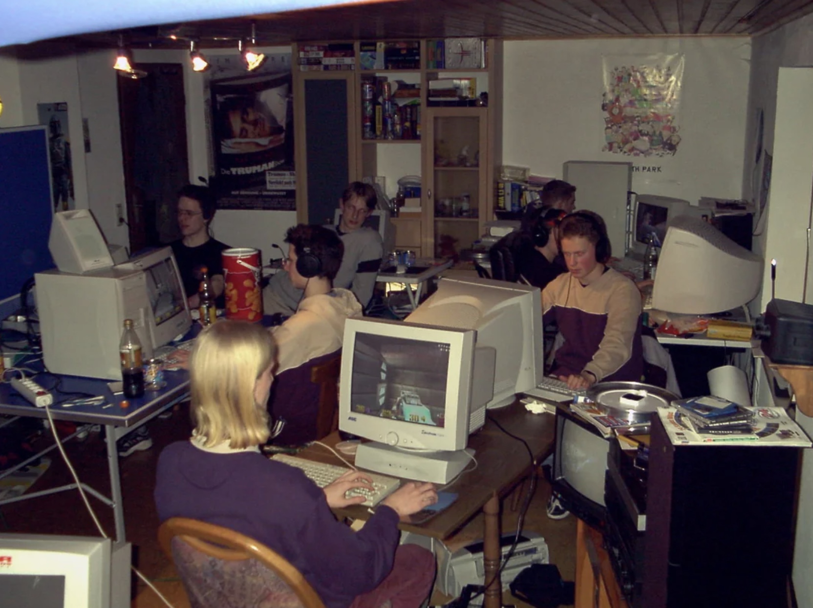 30 Pictures of LAN Parties You Can Smell