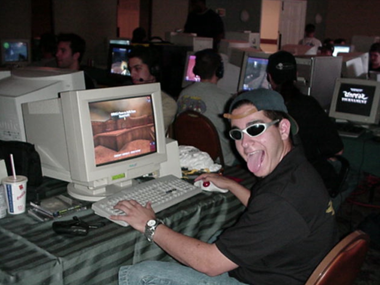 30 Pictures of LAN Parties You Can Smell