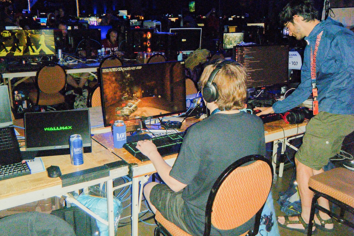 30 Pictures of LAN Parties You Can Smell