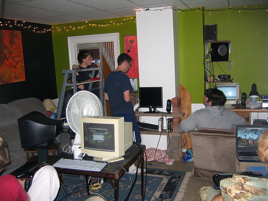 30 Pictures of LAN Parties You Can Smell