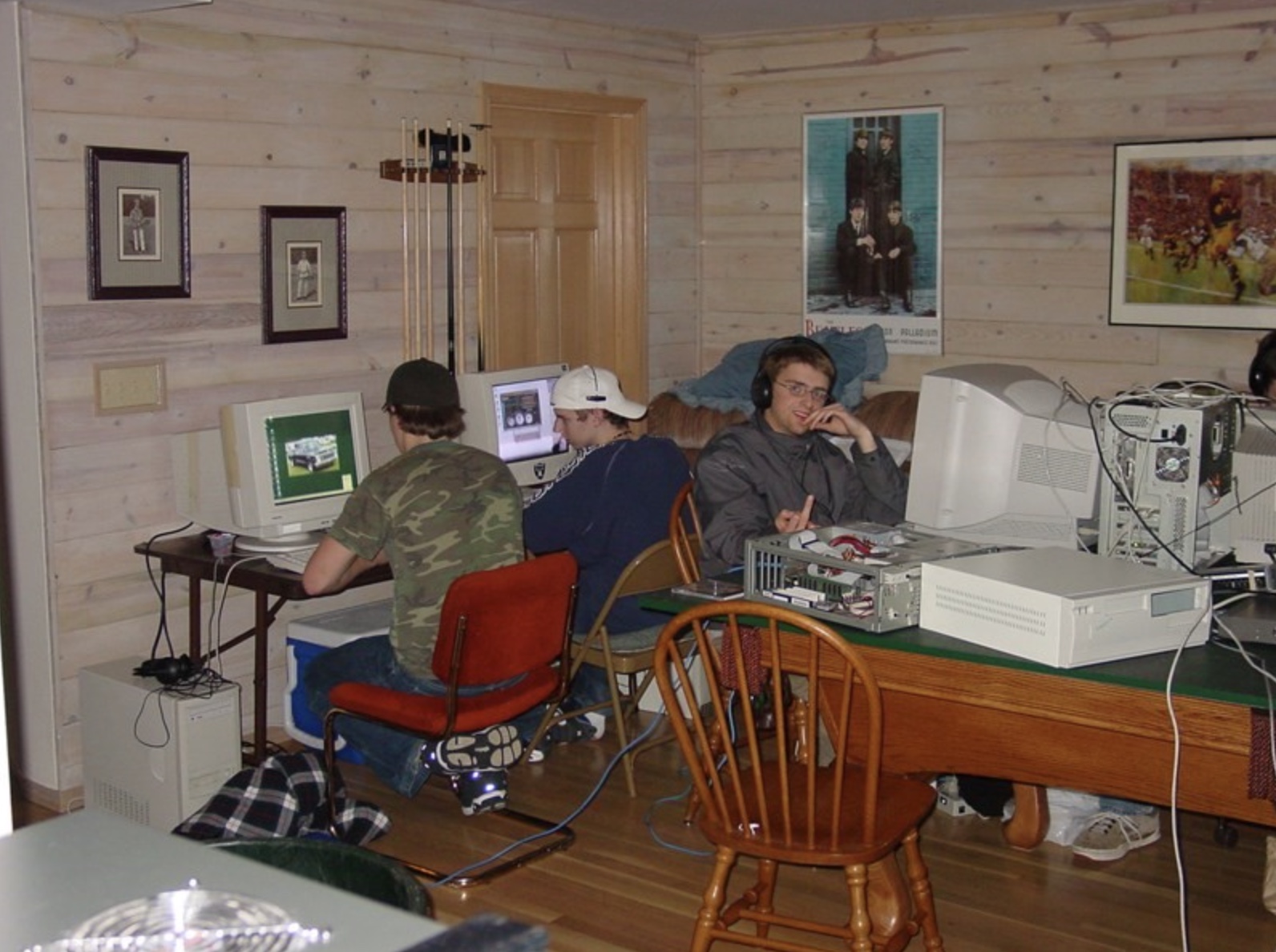 30 Pictures of LAN Parties You Can Smell