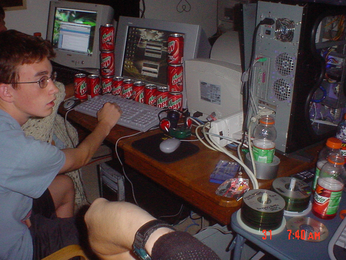 30 Pictures of LAN Parties You Can Smell