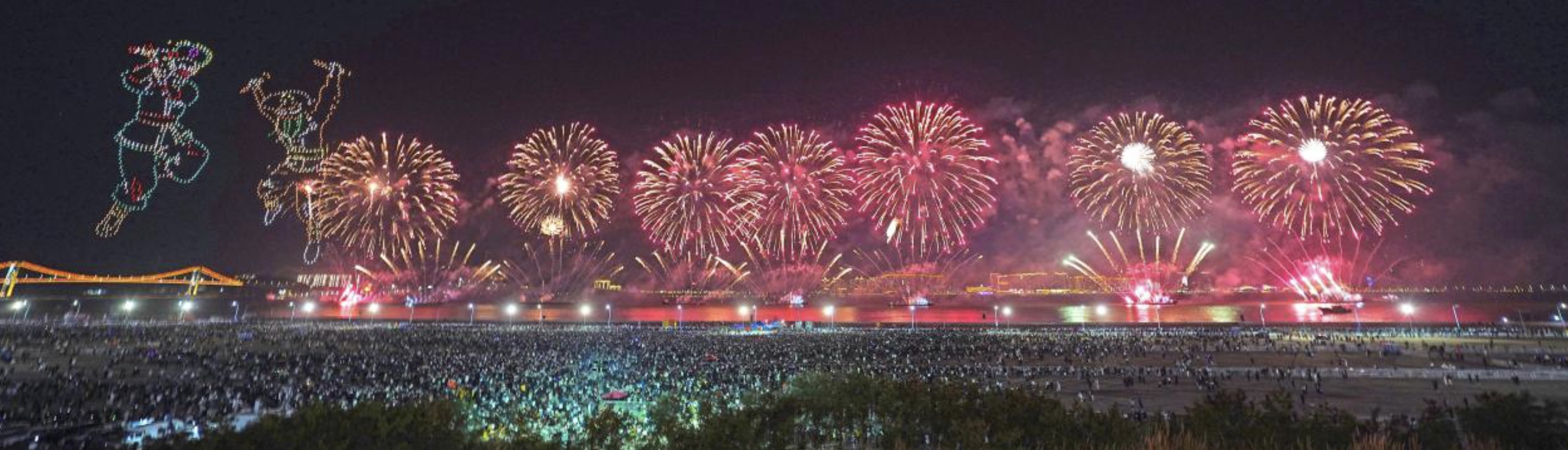 33 Pics of China’s New Year Celebrations Putting Us to Shame