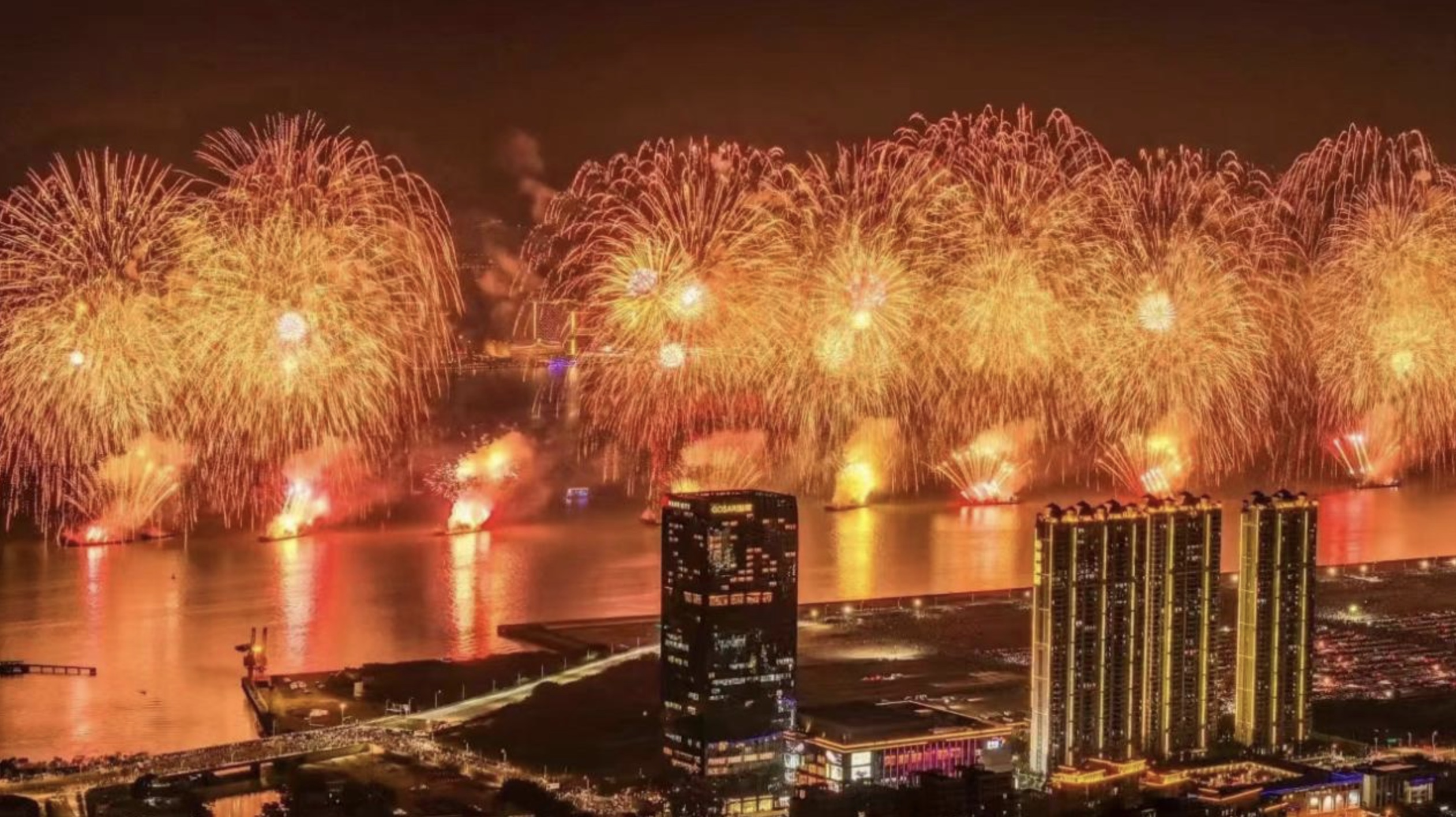 33 Pics of China’s New Year Celebrations Putting Us to Shame