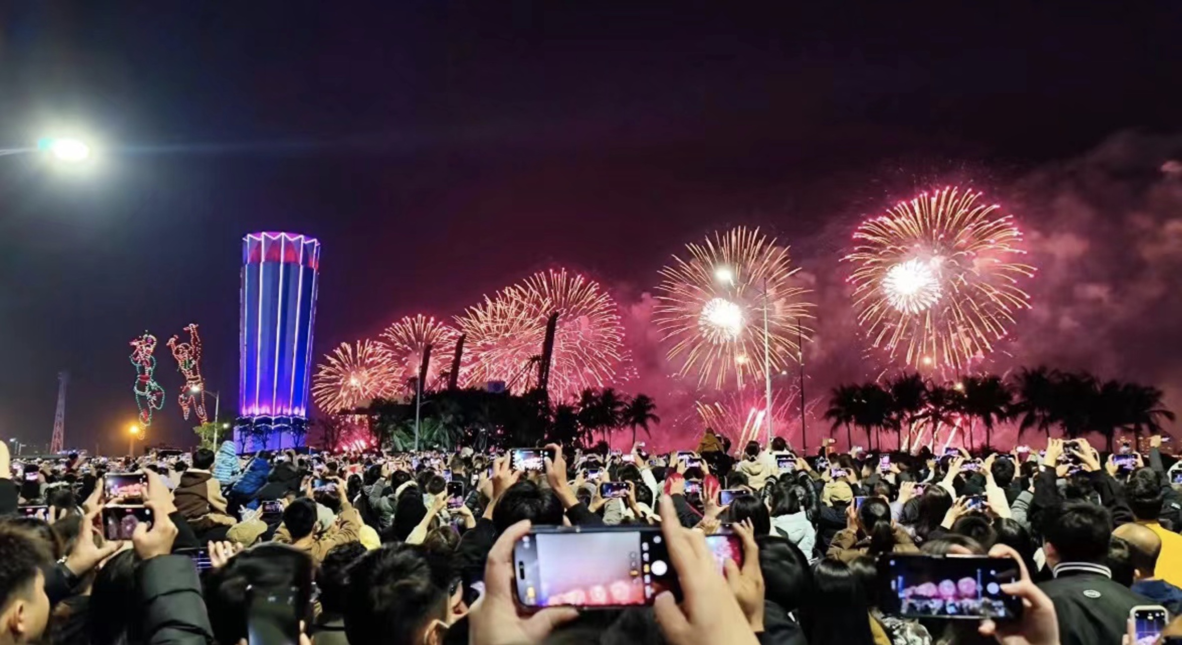 33 Pics of China’s New Year Celebrations Putting Us to Shame