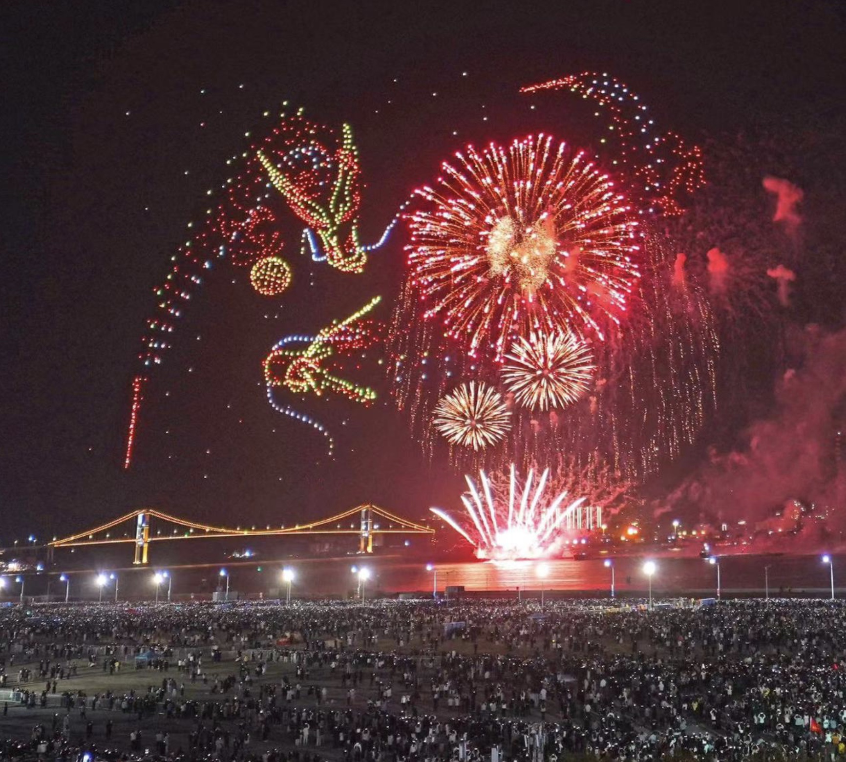 33 Pics of China’s New Year Celebrations Putting Us to Shame