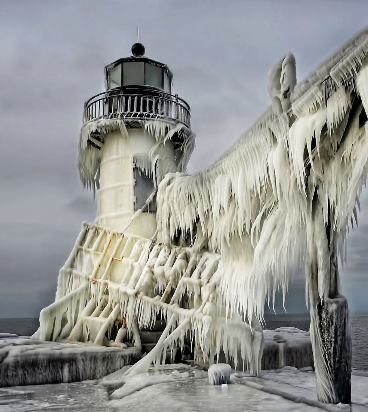 43 Ice Storms That Turned the World into a Winter Wasteland