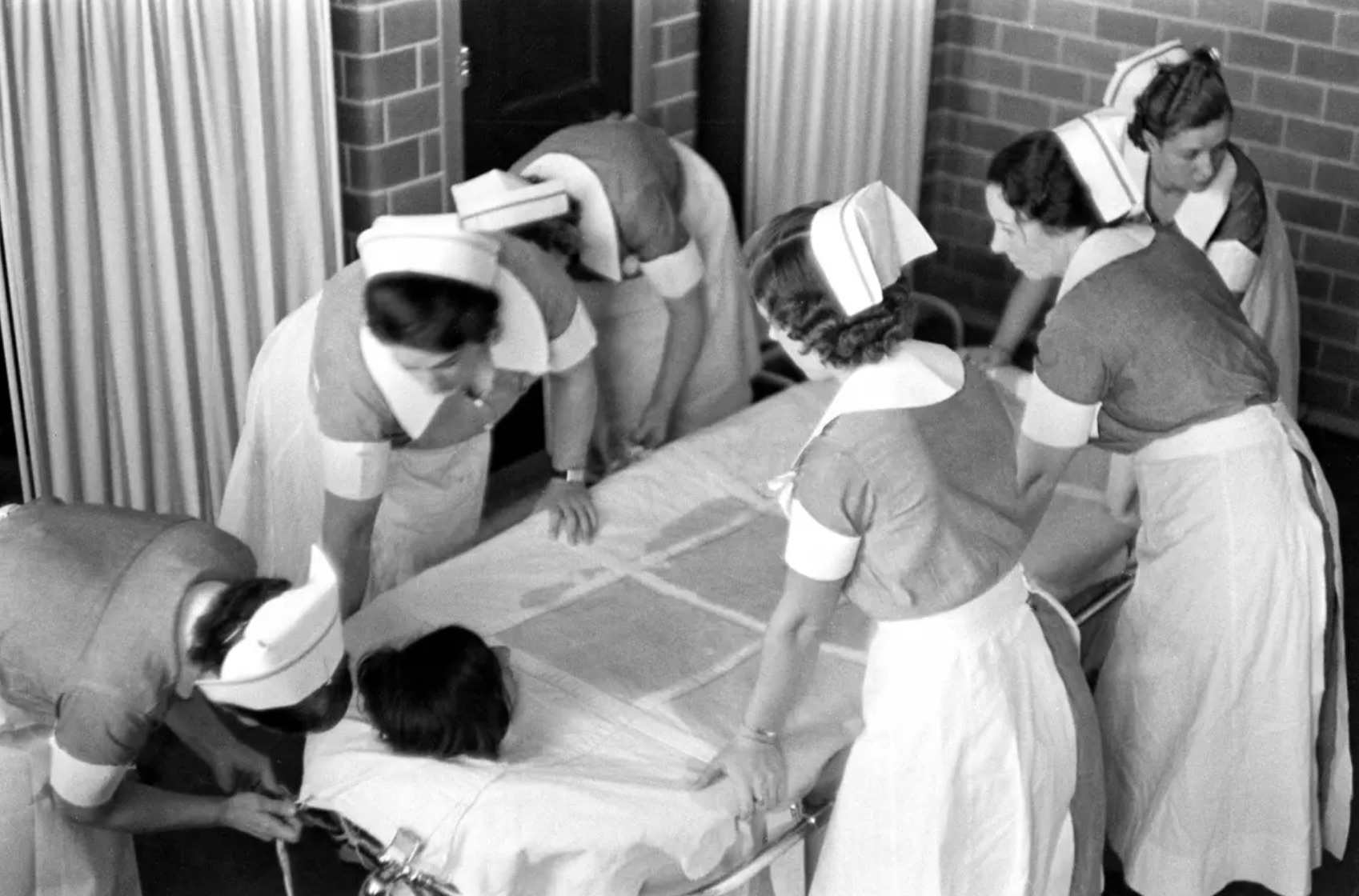 50 Vintage Pics from Inside Insane Asylums | eBaum's World