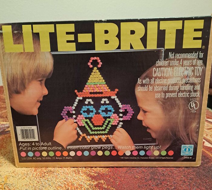 25 Nostalgic Items From The Past That Made People Realize They're Old
