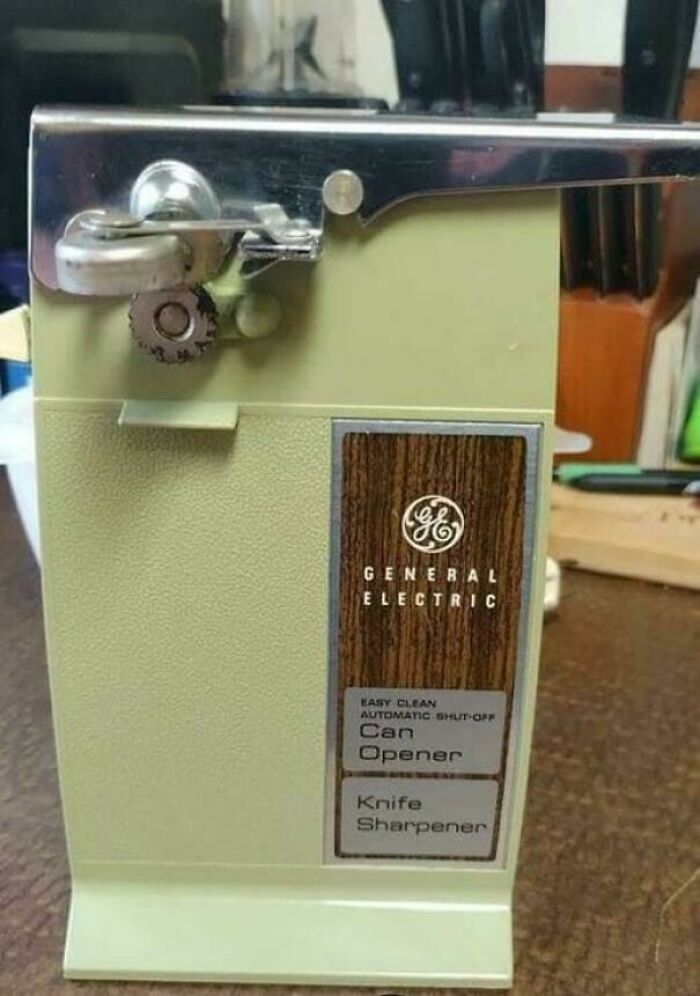 25 Nostalgic Items From The Past That Made People Realize They're Old