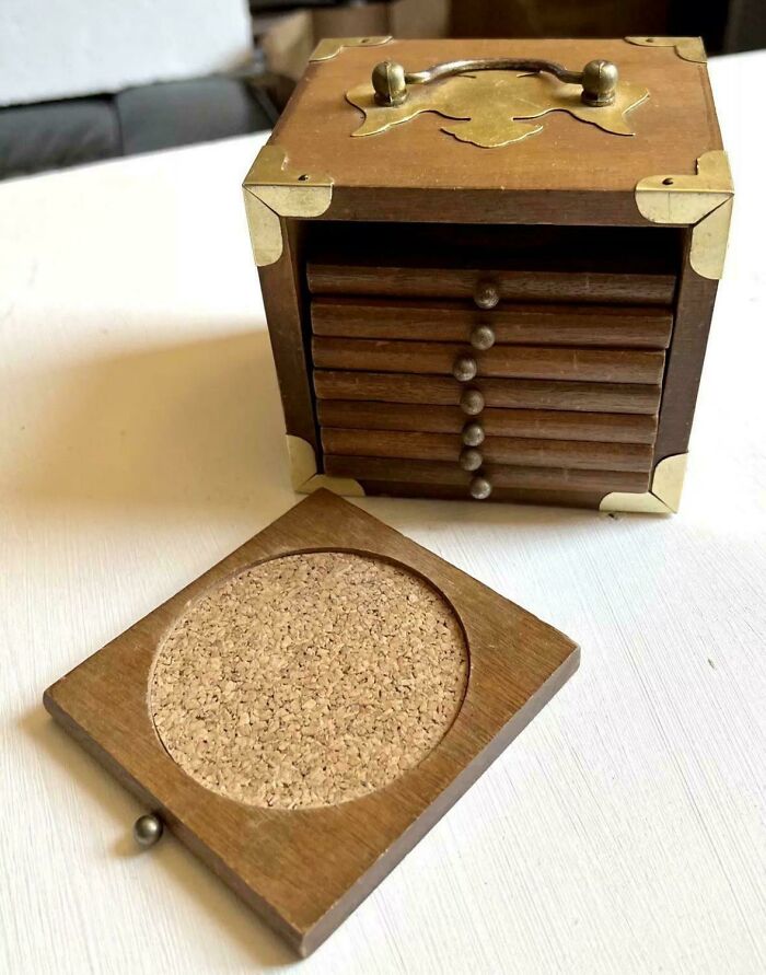 25 Nostalgic Items From The Past That Made People Realize They're Old