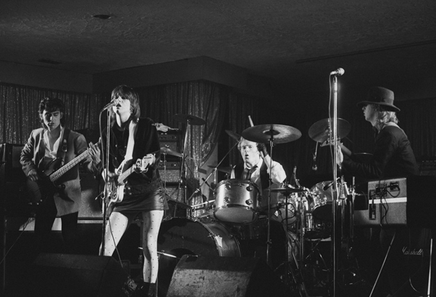 19 Pics Remembering The Pretenders, The Band That Gave Us Chrissie Hynde