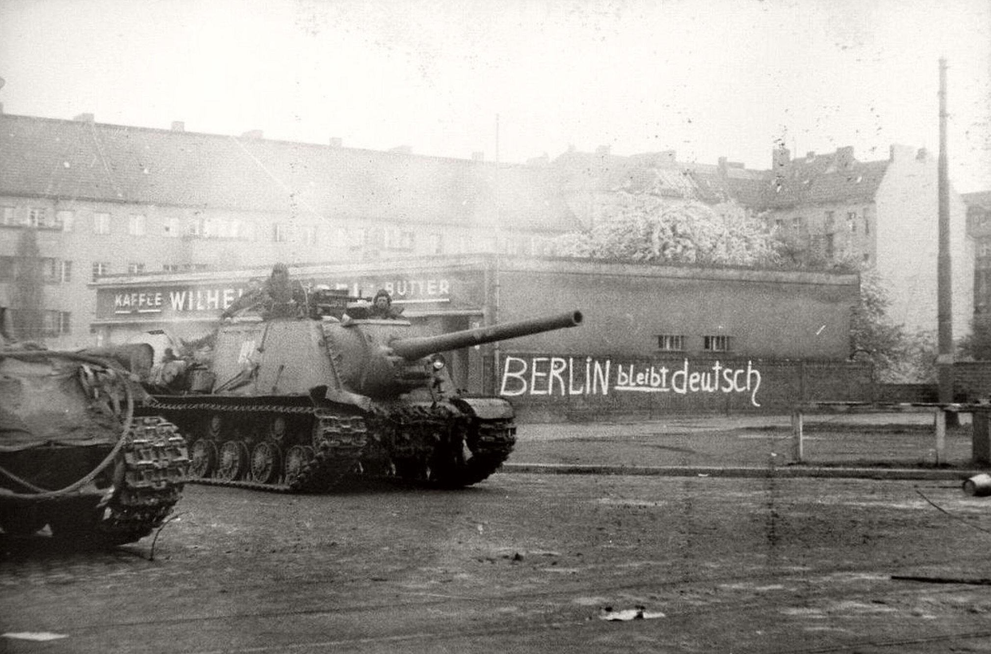 24 WWII Photos Inside The Battle Of Berlin | eBaum's World