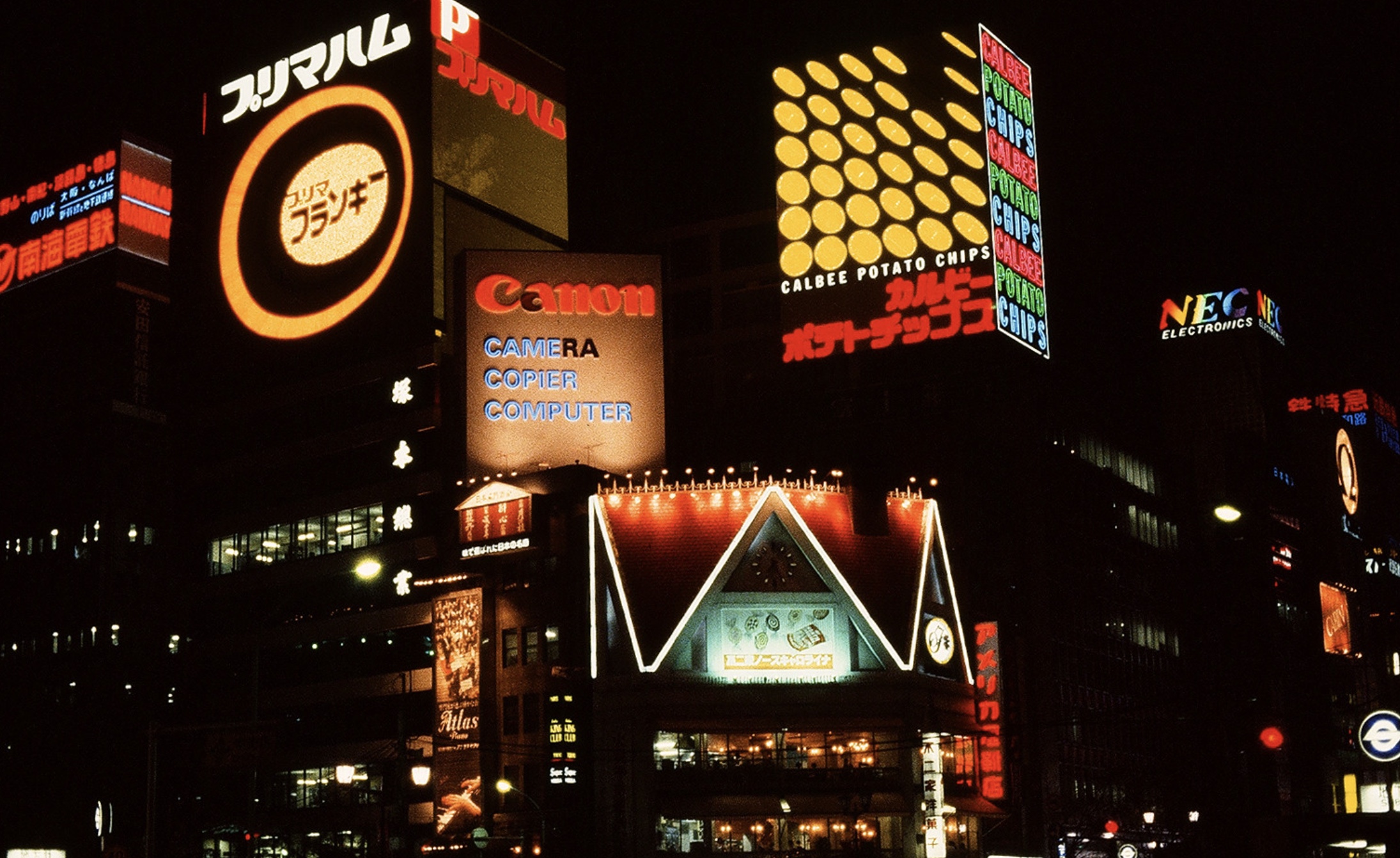 24 Photos of What Life Was Like in 1980s Japan