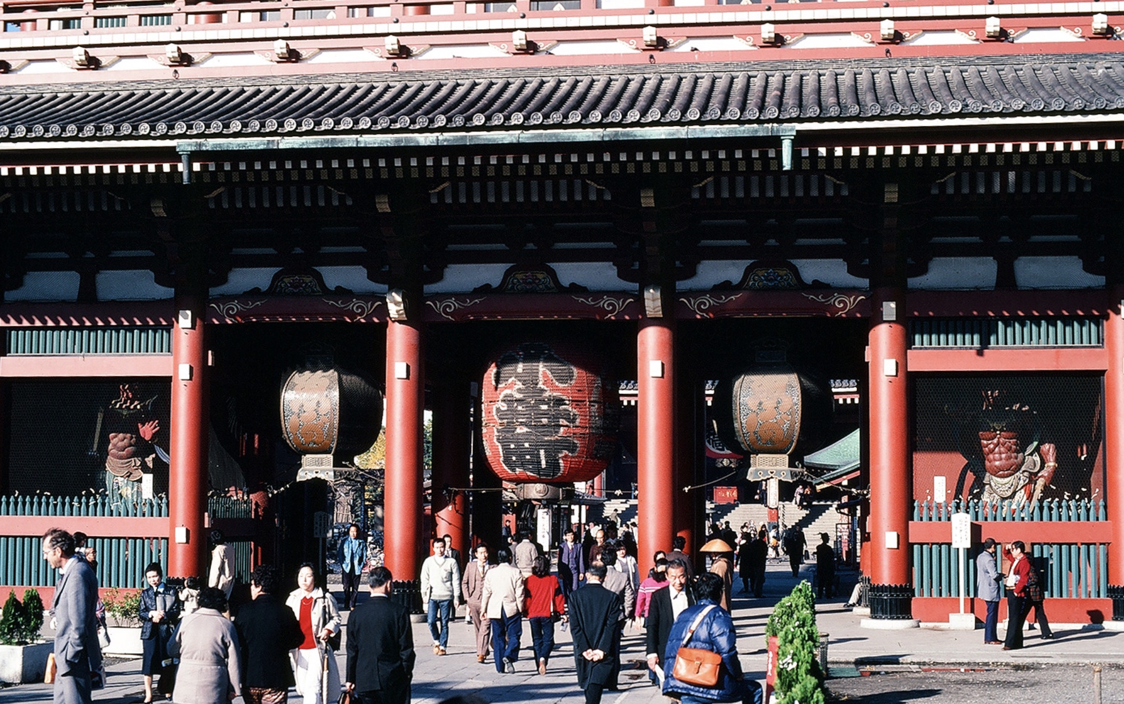 24 Photos of What Life Was Like in 1980s Japan