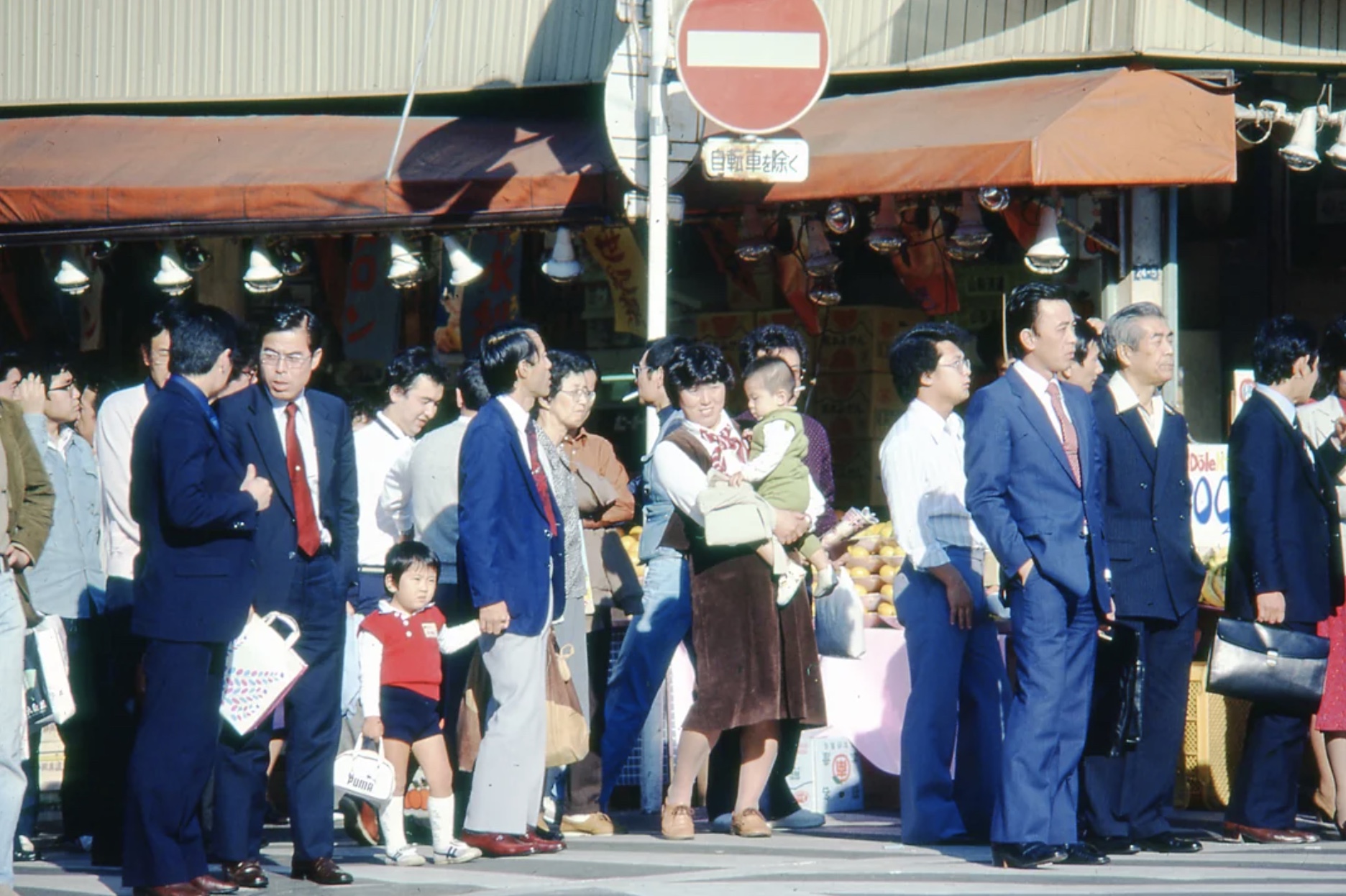 24 Photos of What Life Was Like in 1980s Japan